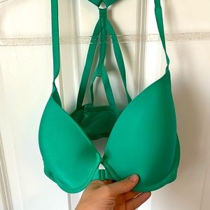 Victoria’s Secret bra 36D front closing strappy back